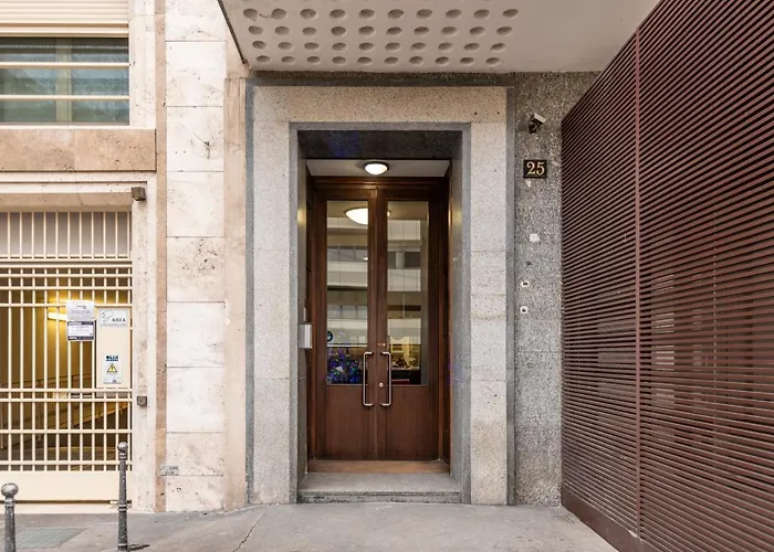 De Amicis, 25 - Nel Cuore Di Milano